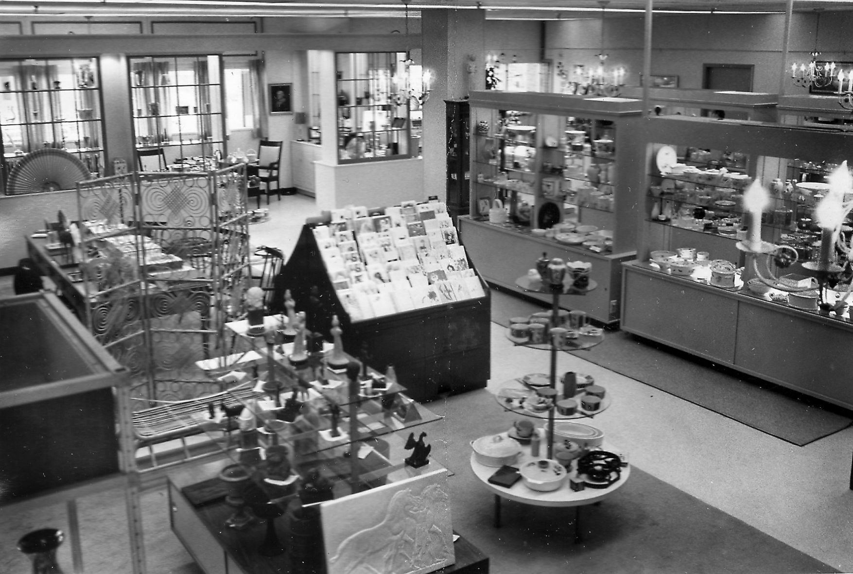 1975-10-02 Virginia Squire Shop